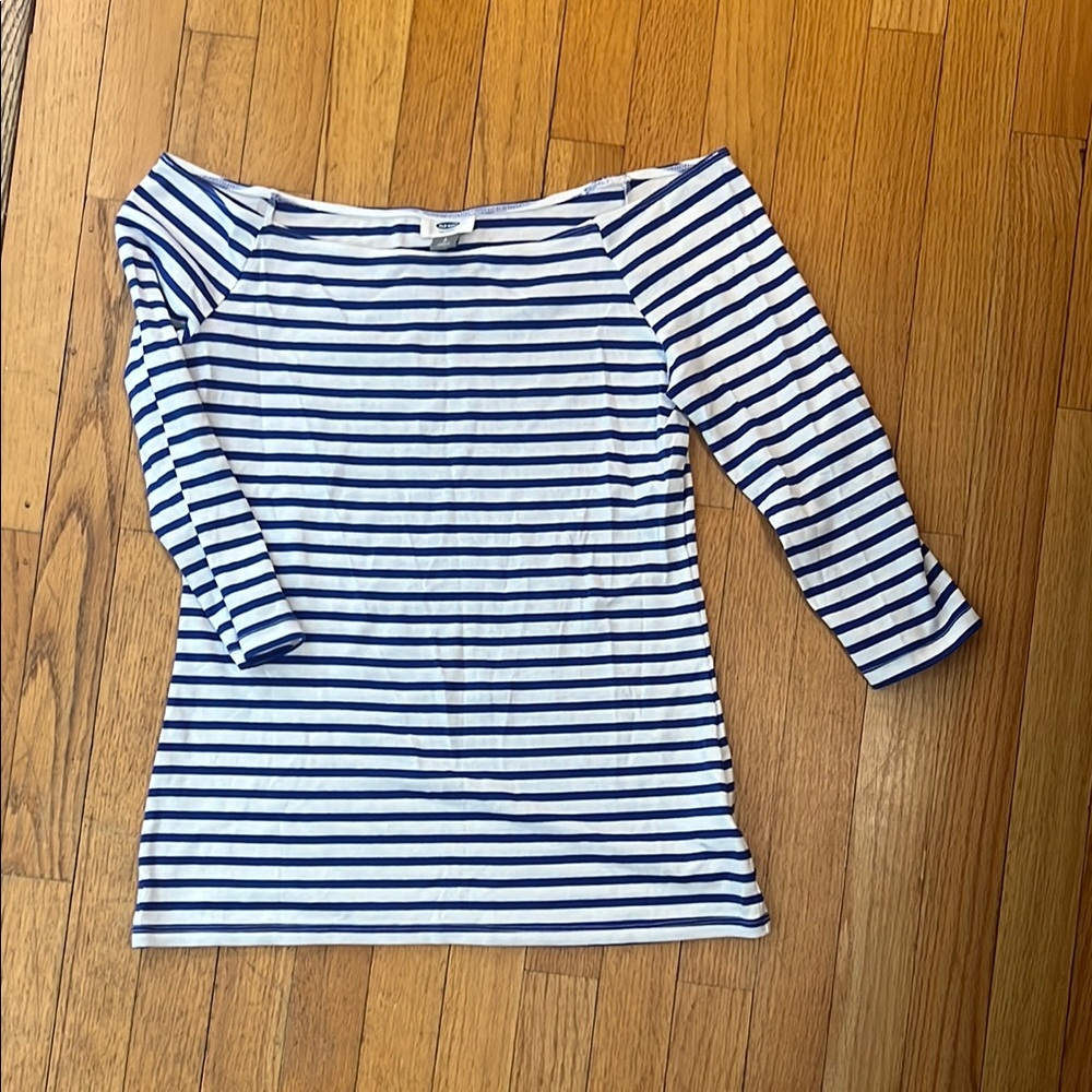 Like new Old Navy 3/4 sleeve size large blue and white stripped deep boatneck.